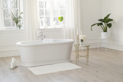 Spa-Style Soaking Tub